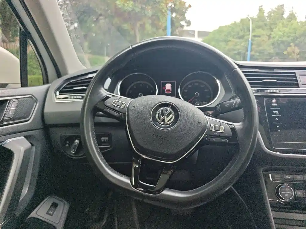 Volkswagen Tiguan L — миниатюра 12