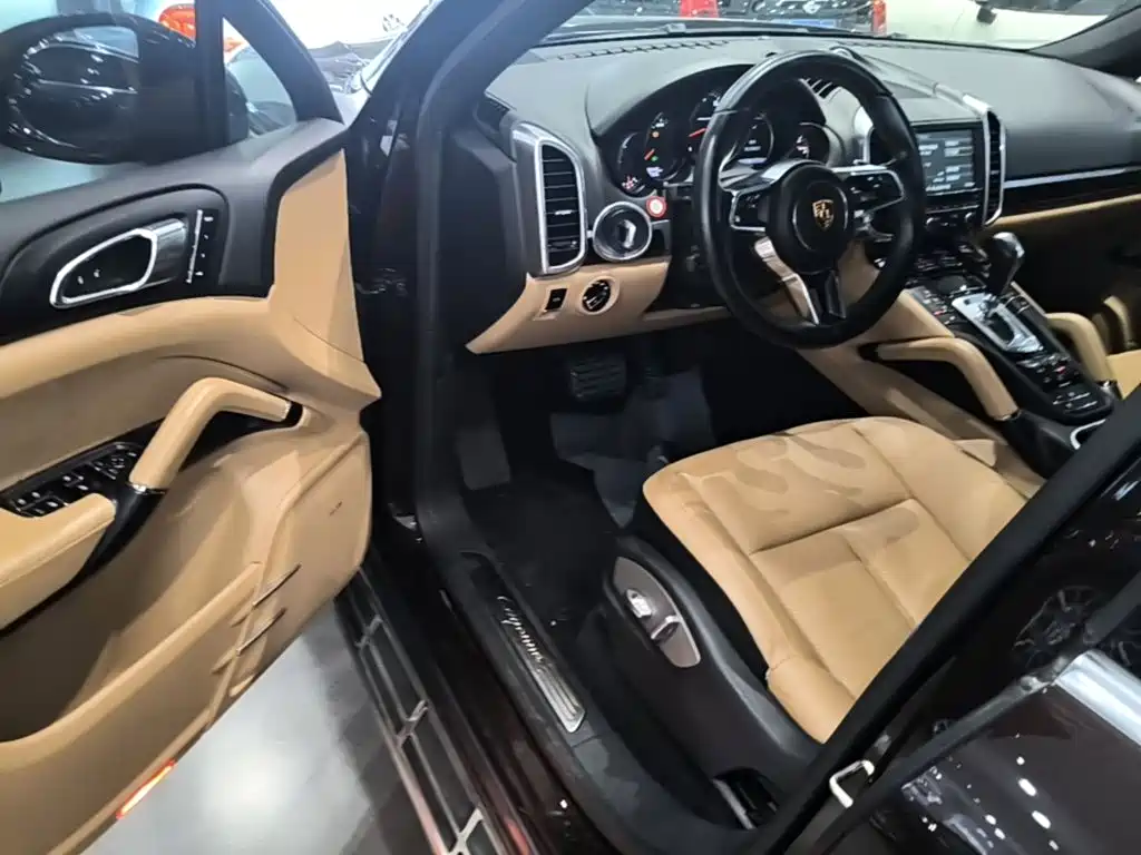 Porsche Cayenne — миниатюра 16