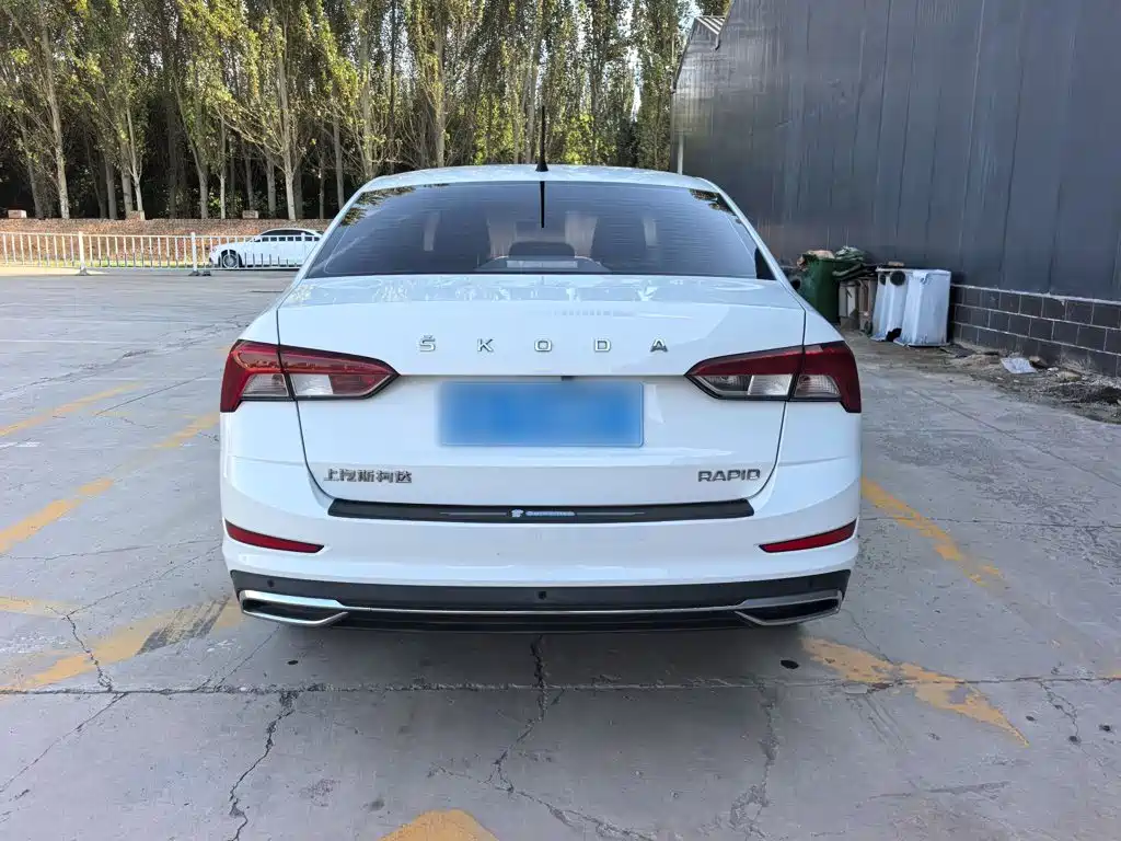 Skoda Rapid — миниатюра 6