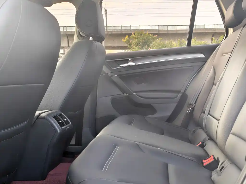 Volkswagen Golf — миниатюра 11