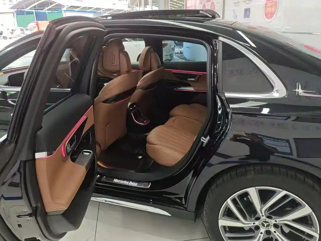 Mercedes-Benz E-Class — миниатюра 4