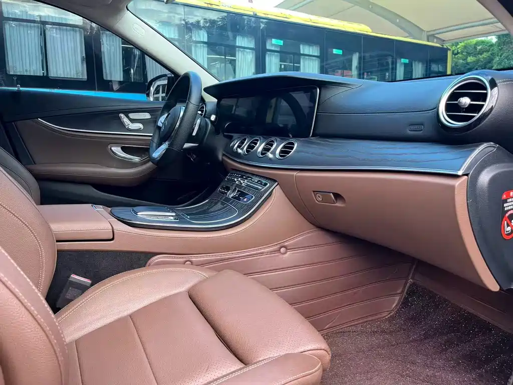 Mercedes-Benz E-Class — миниатюра 4