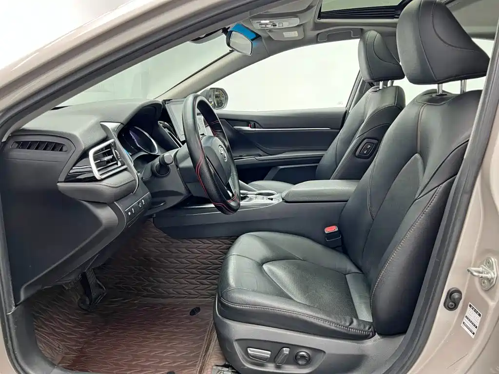 Toyota Camry — миниатюра 14