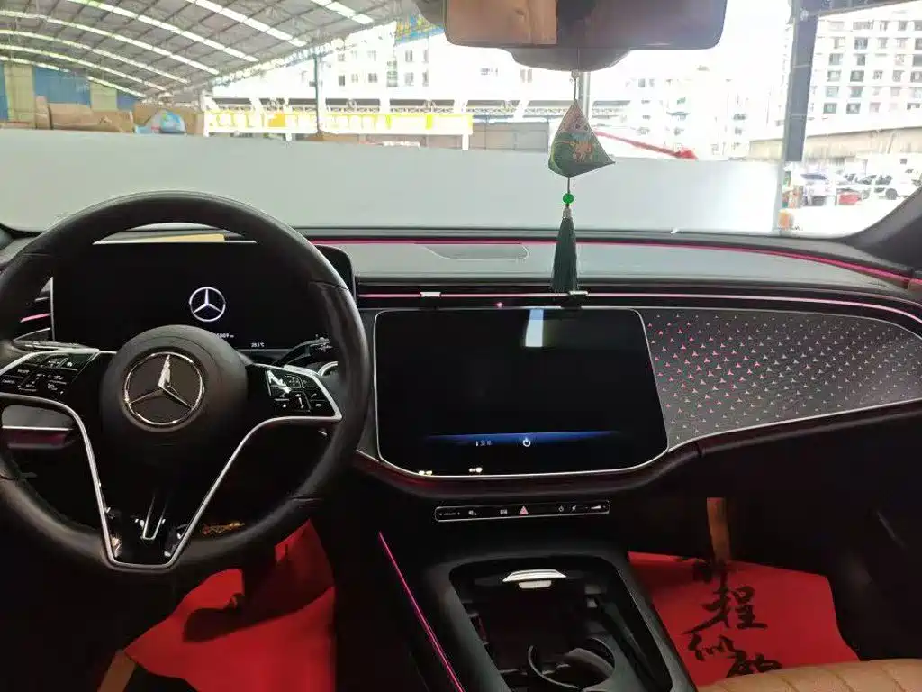 Mercedes-Benz E-Class — миниатюра 2