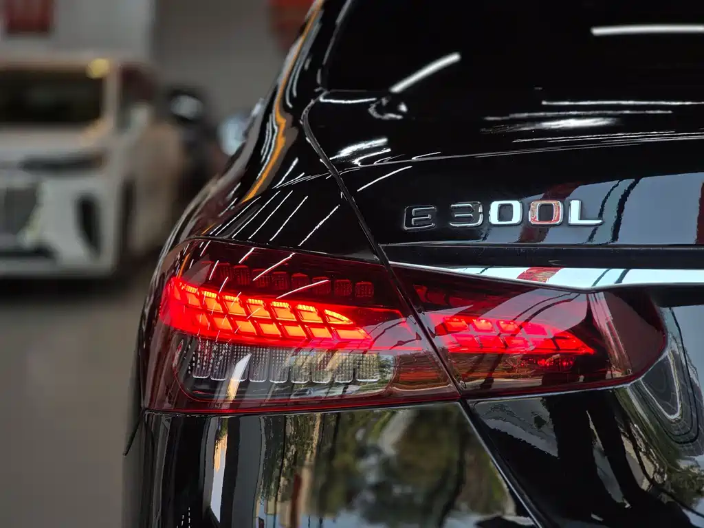 Mercedes-Benz E-Class — миниатюра 18