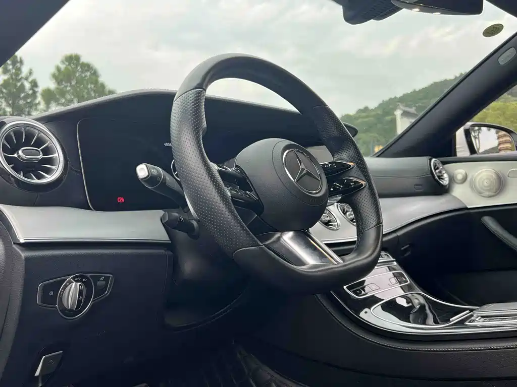 Mercedes-Benz E-Class (Import) — миниатюра 7