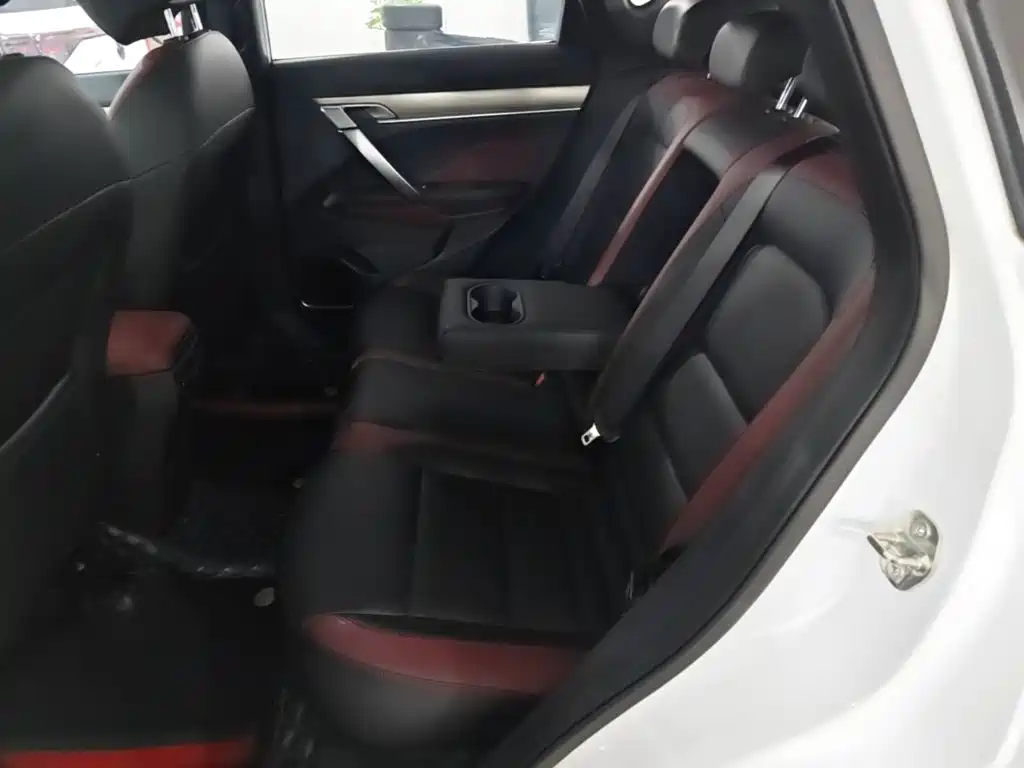 Geely Binyue — миниатюра 17