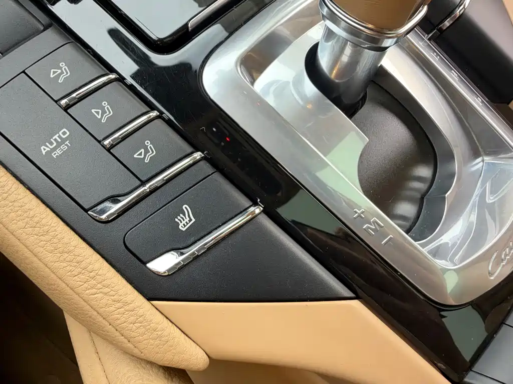 Porsche Cayenne — миниатюра 15