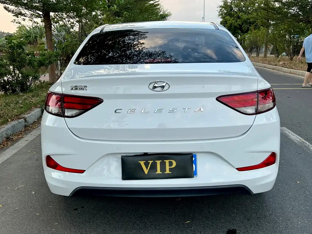 Hyundai Elantra — миниатюра 10