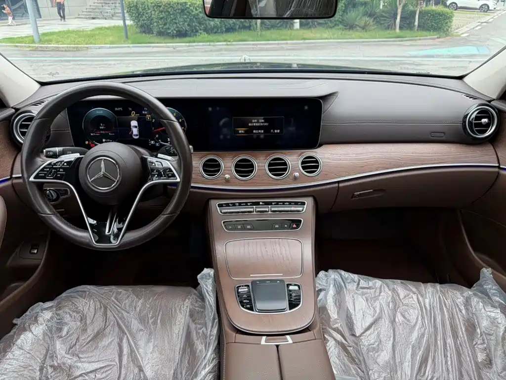 Mercedes-Benz E-Class — миниатюра 11