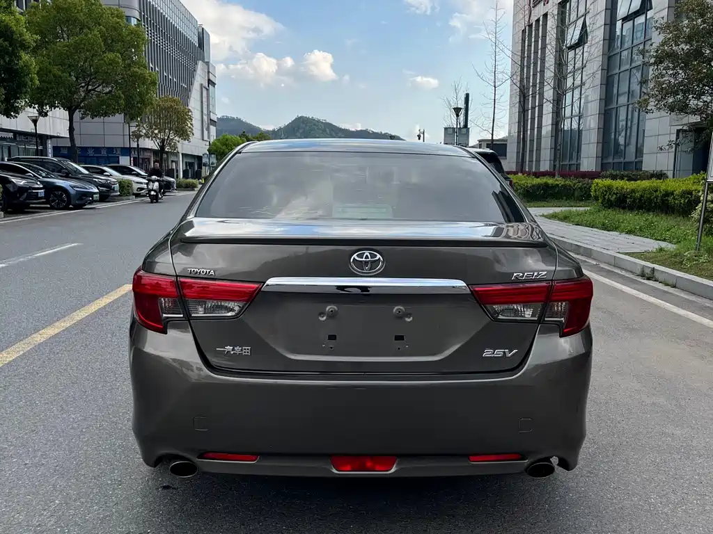 Toyota Reiz 2013 2.5V