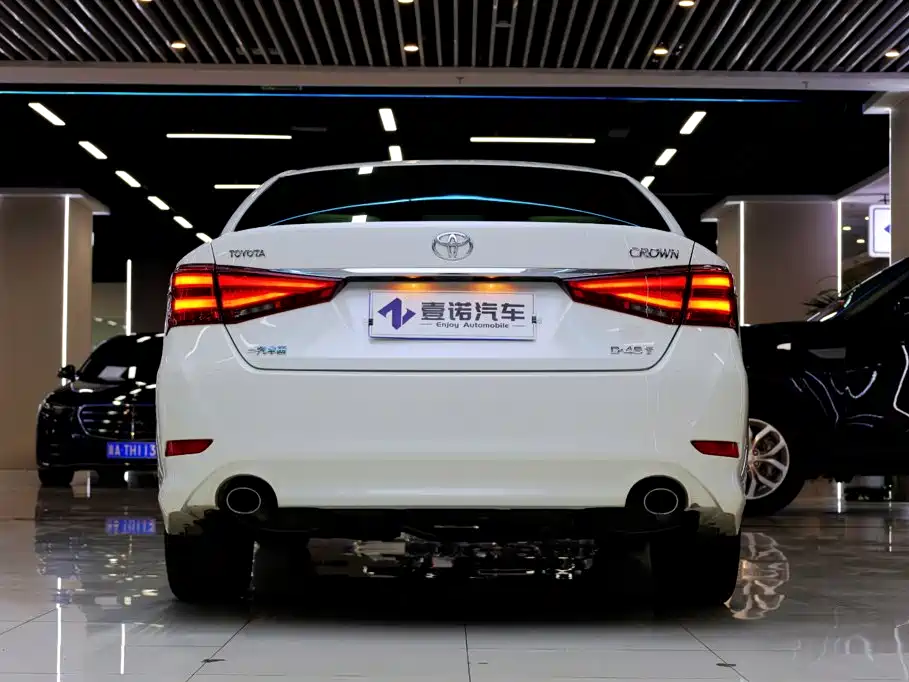 Toyota Crown — миниатюра 7