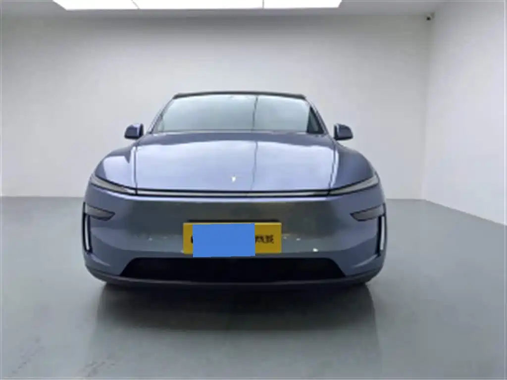 Tesla Model Y — миниатюра 2