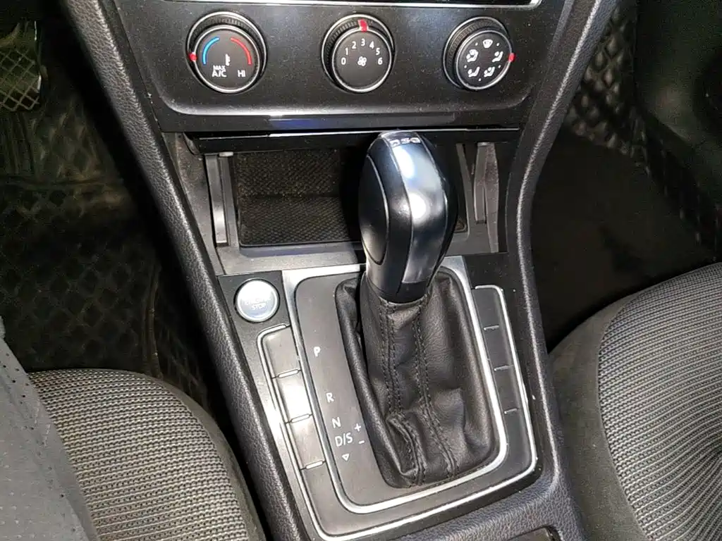 Volkswagen Golf — миниатюра 14