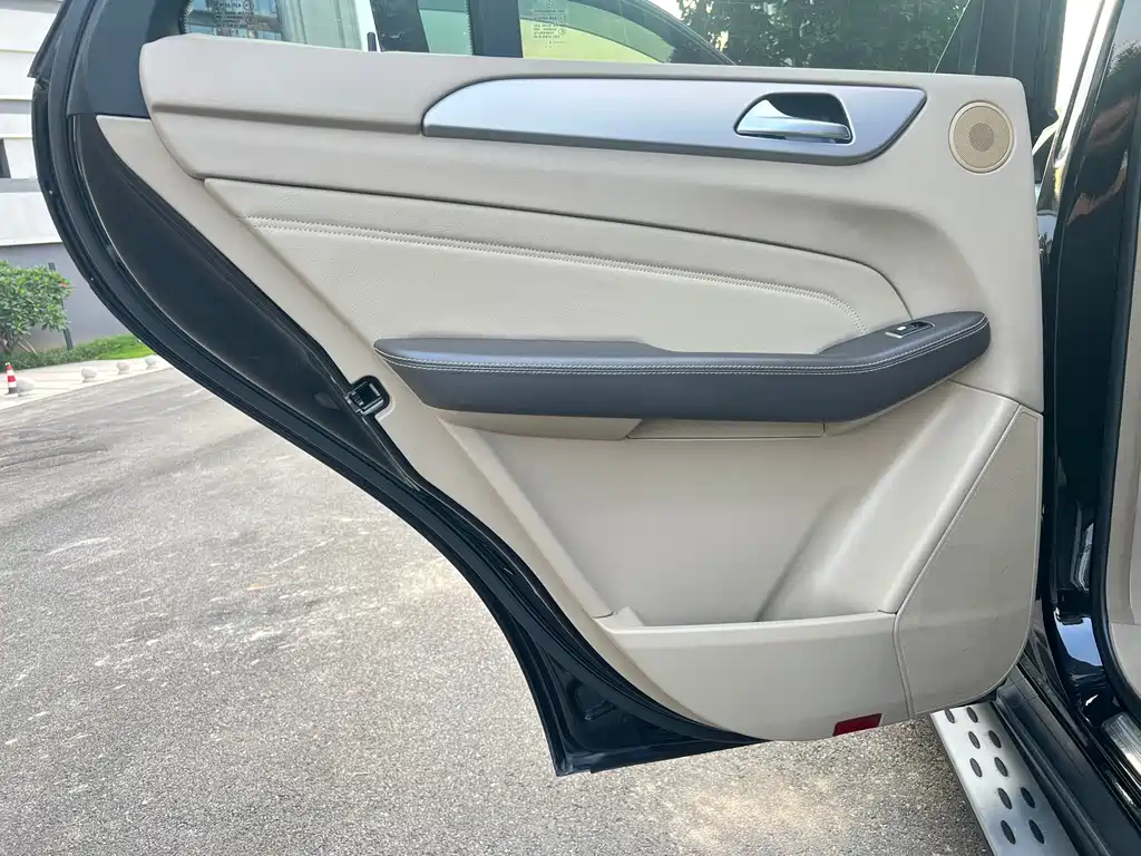 Mercedes-Benz M-Class — миниатюра 38
