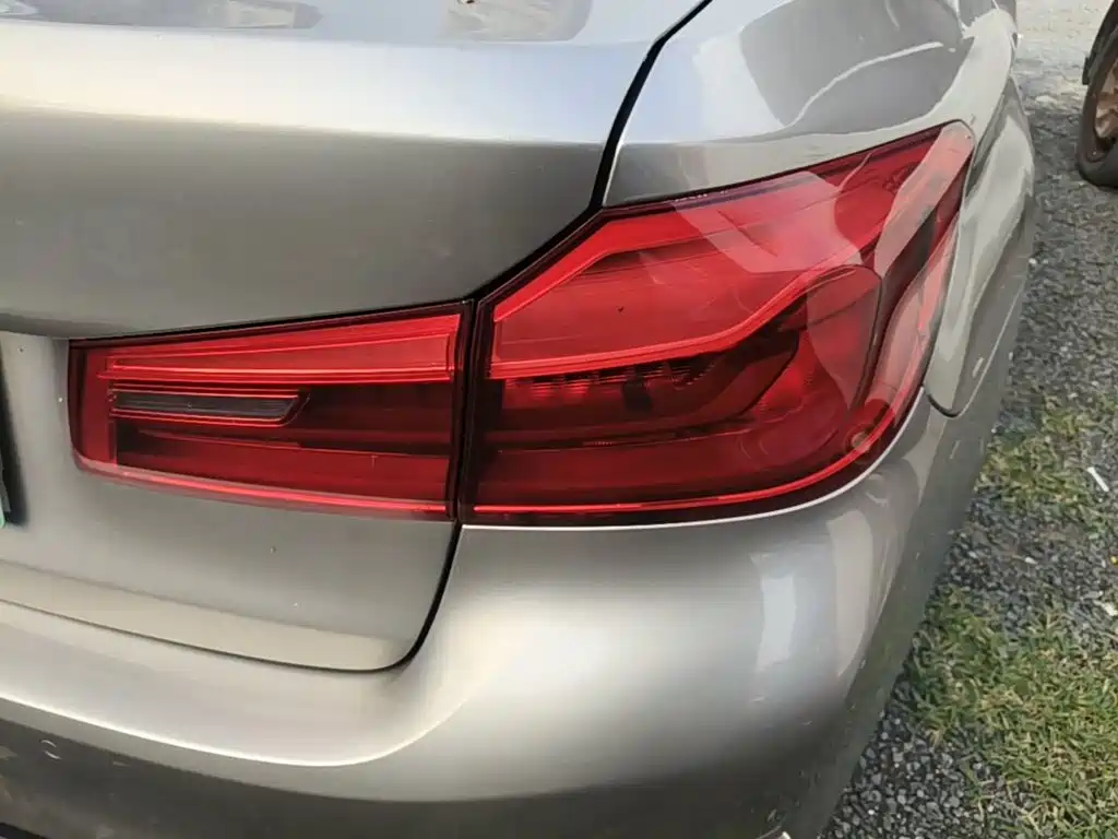 BMW 5 Series New Energy — миниатюра 8
