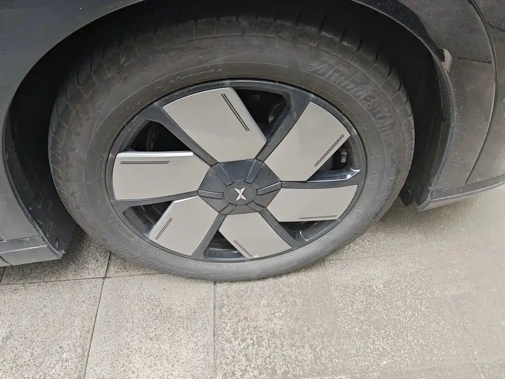 XPeng X9 — миниатюра 24
