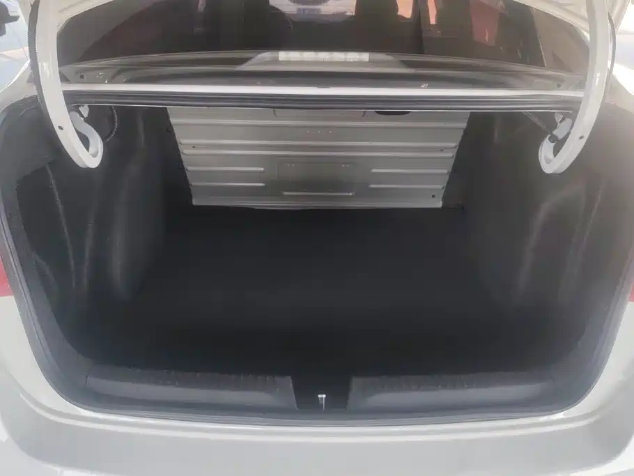 Volkswagen Santana — миниатюра 4