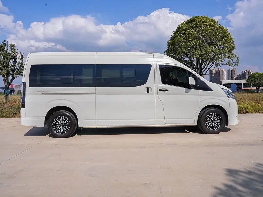 Toyota Hiace — миниатюра 4