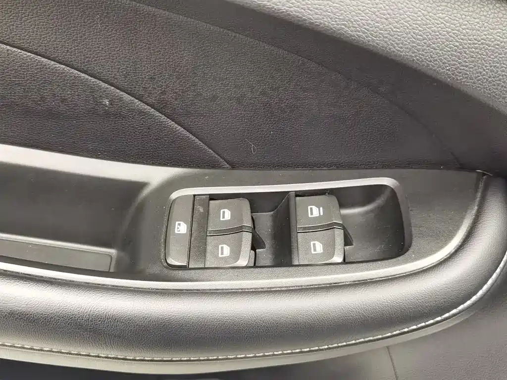 Roewe i5 — миниатюра 9