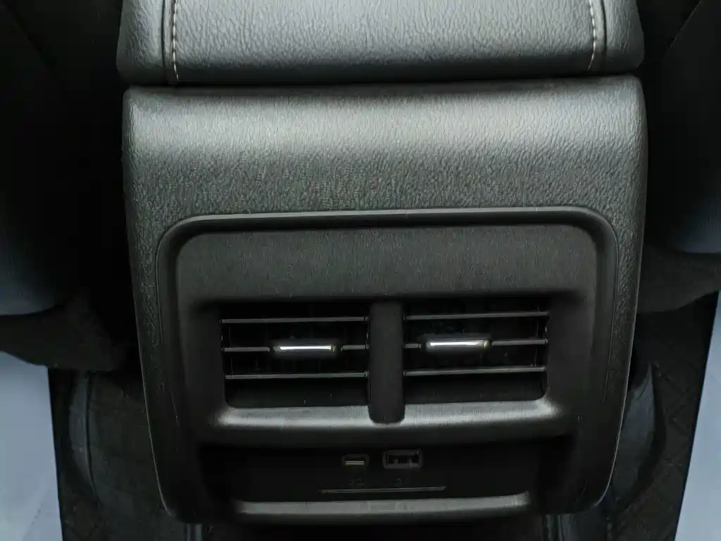 Cadillac XT4 — миниатюра 8