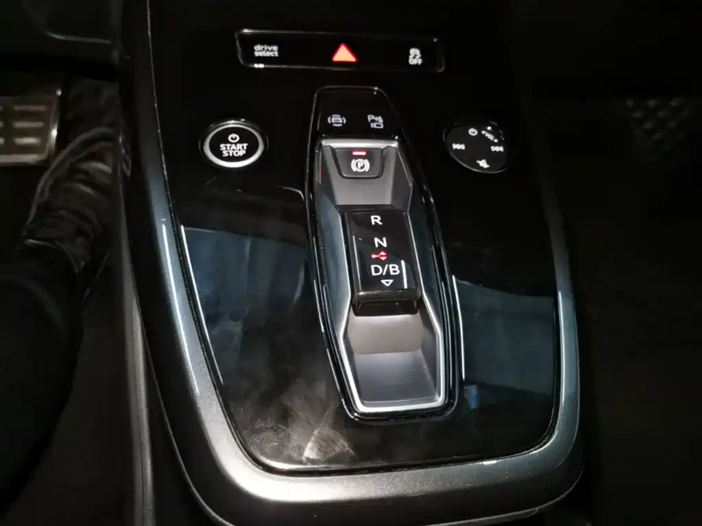 Audi Q4 e-tron — миниатюра 14
