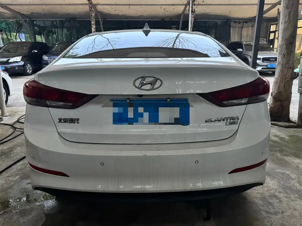 Hyundai Elantra — миниатюра 11
