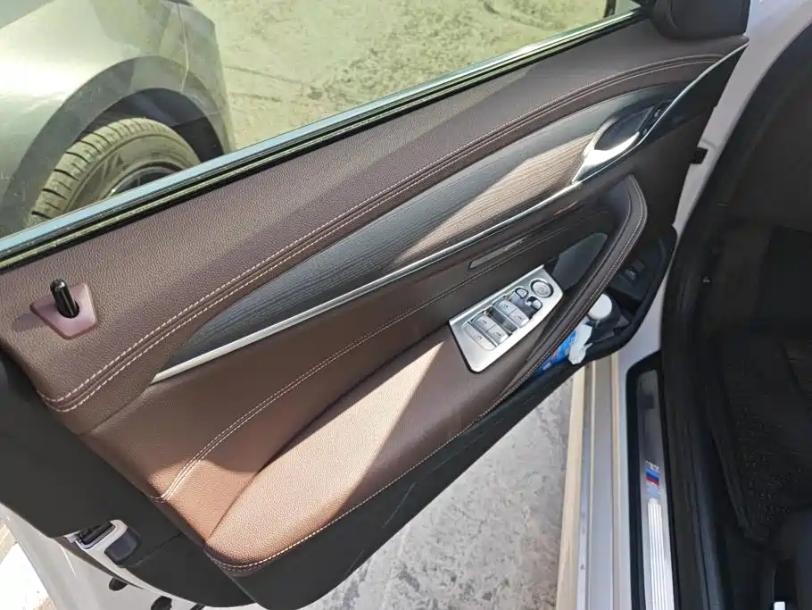 BMW 5 Series — миниатюра 7