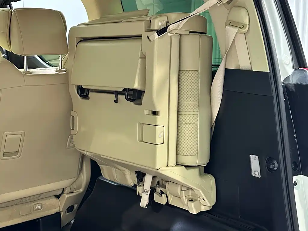 Toyota Alphard — миниатюра 39