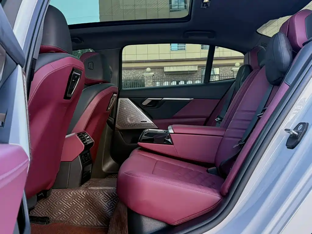 BMW 5 Series — миниатюра 17