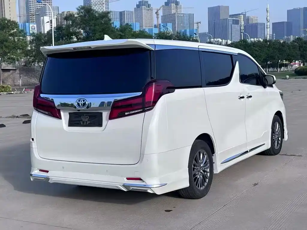 Toyota Alphard — миниатюра 4