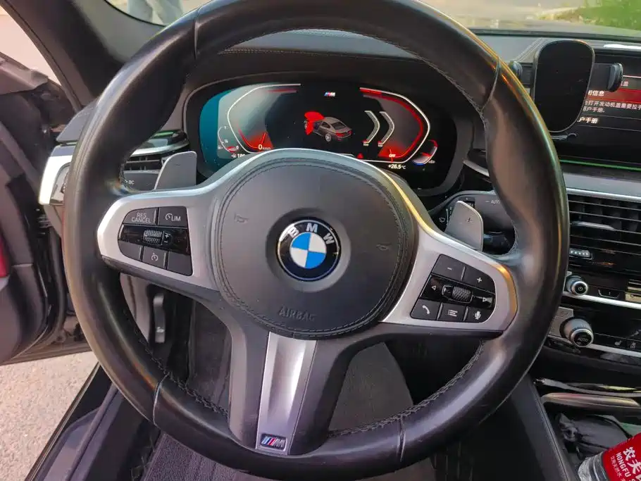 BMW 5 Series — миниатюра 15