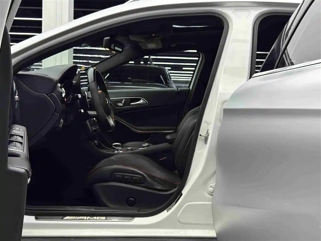 MERCEDES-BENZ GLA AMG