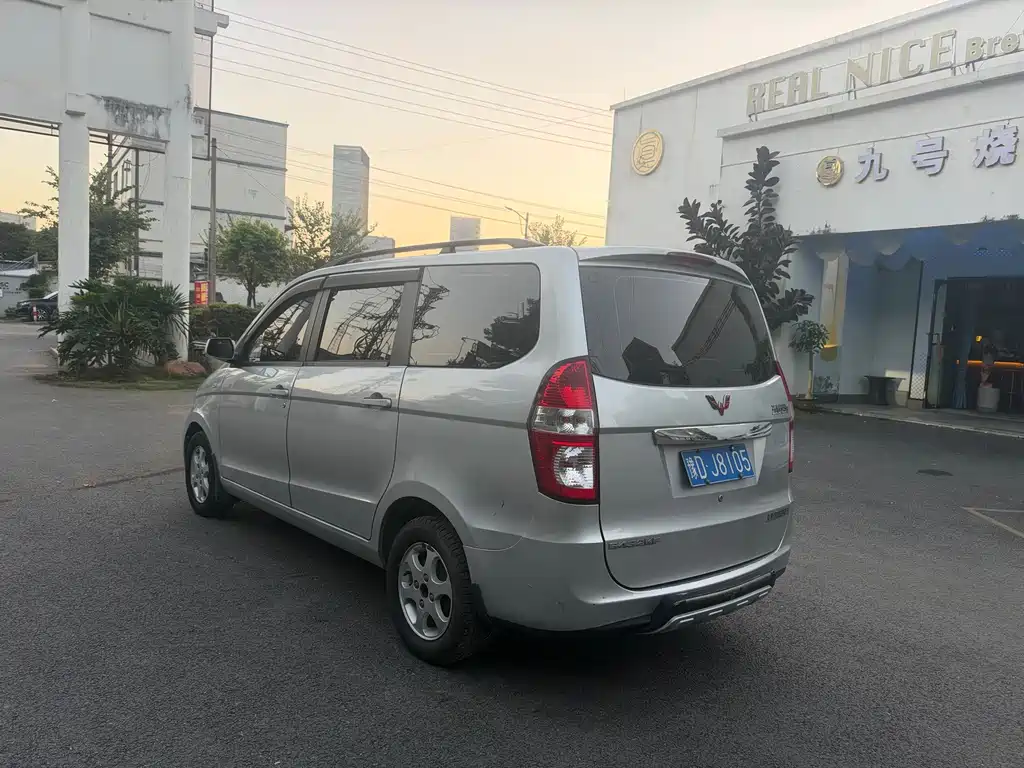 Wuling Hongguang — миниатюра 7