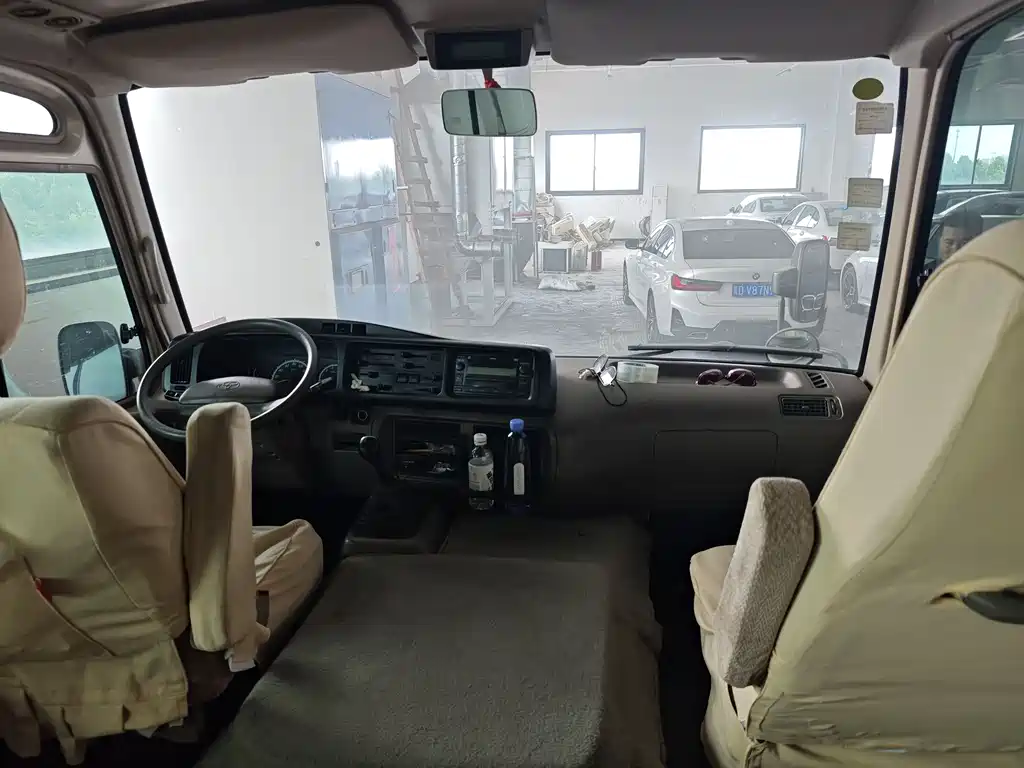 Toyota Coaster — миниатюра 5