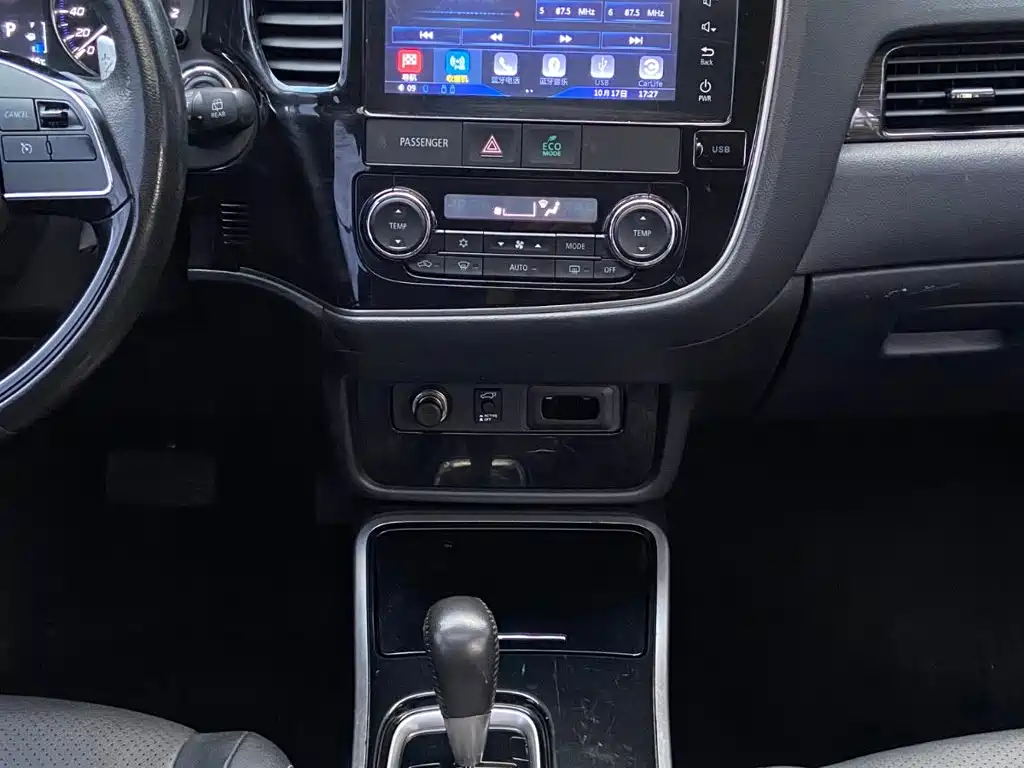Mitsubishi Outlander — миниатюра 11