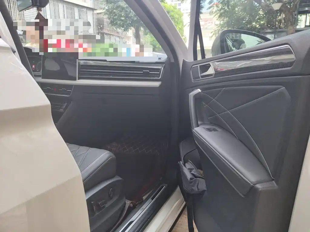 Volkswagen Tiguan L — миниатюра 19