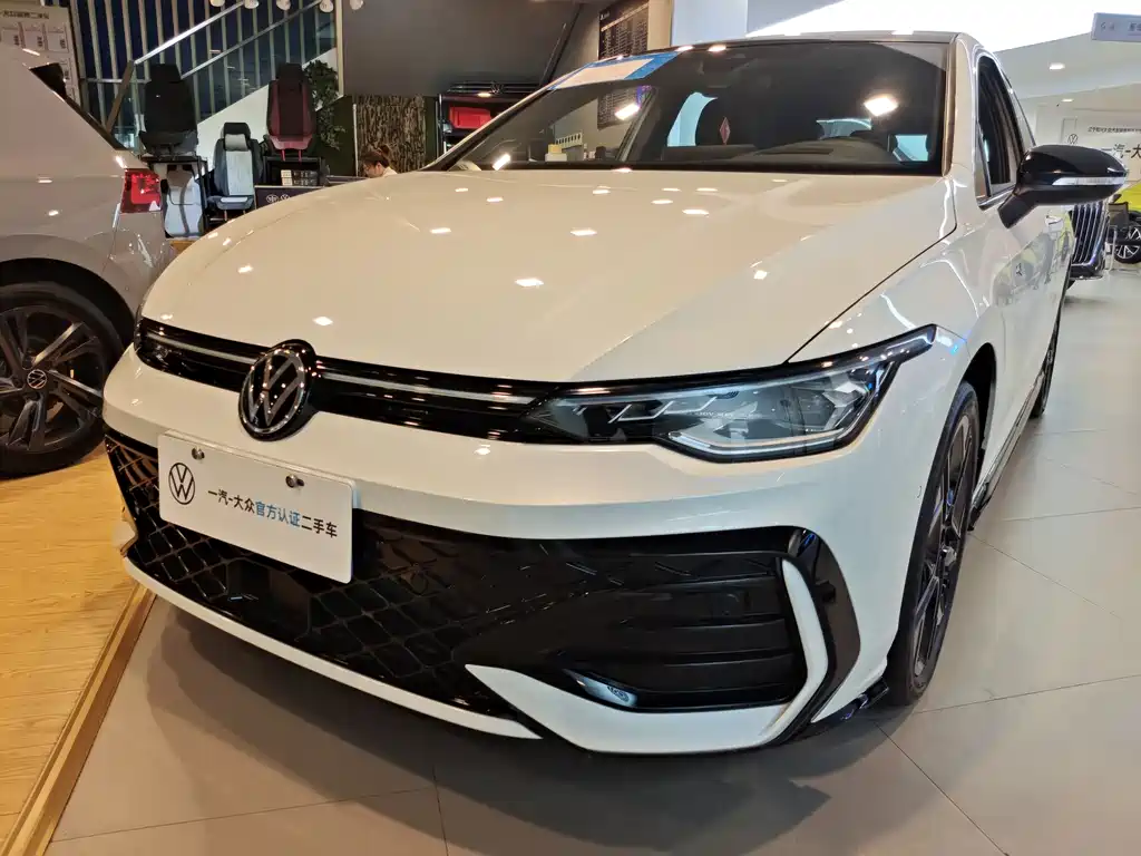 Volkswagen Golf 2024
