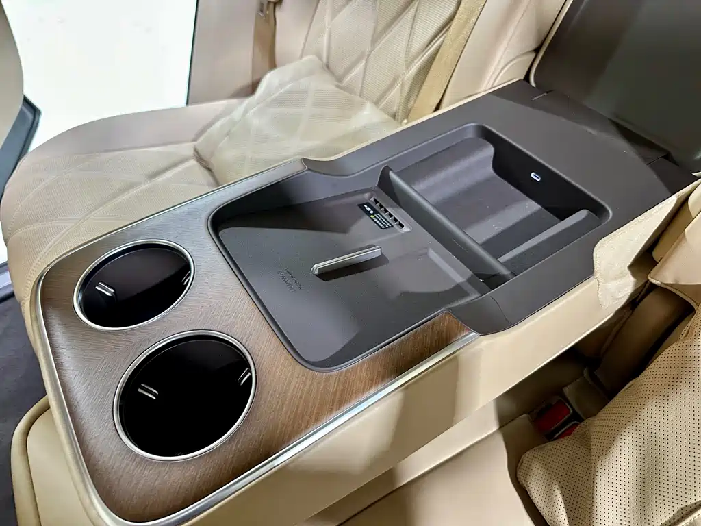 AITO AITO M9 — миниатюра 12
