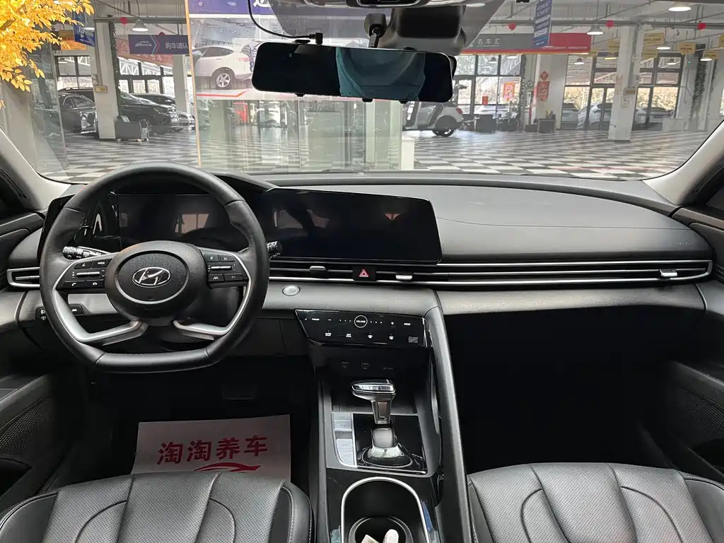 Hyundai Elantra — миниатюра 8