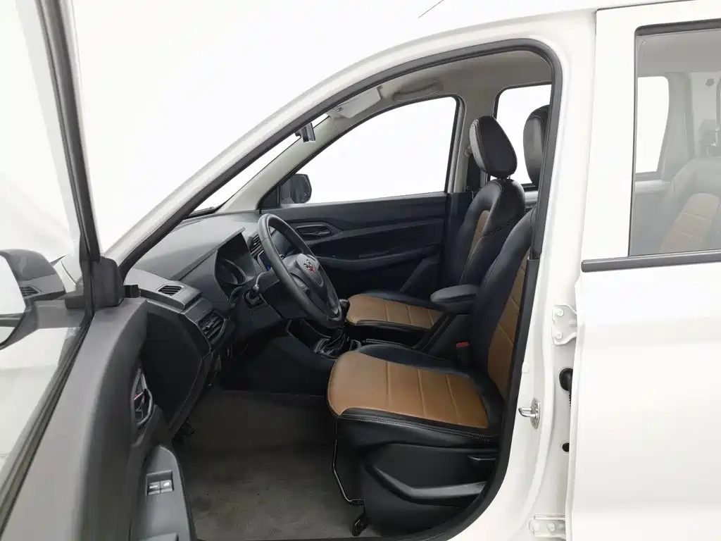 Wuling Hongguang — миниатюра 10