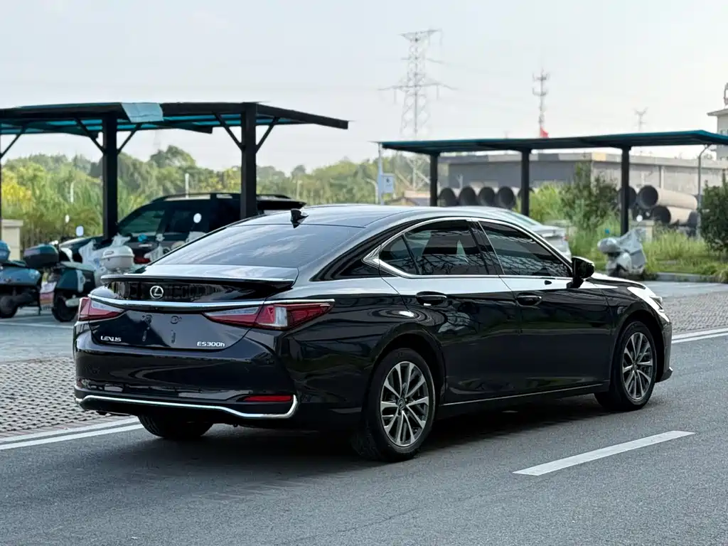 Lexus ES — миниатюра 6