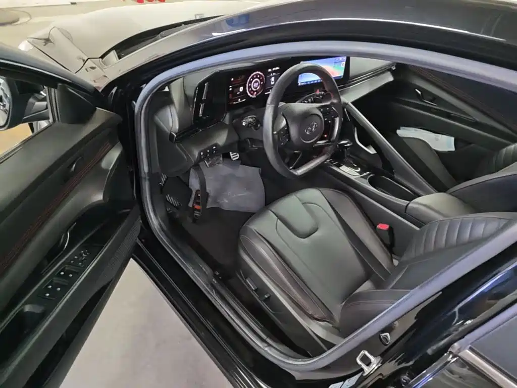 Hyundai Elantra — миниатюра 16