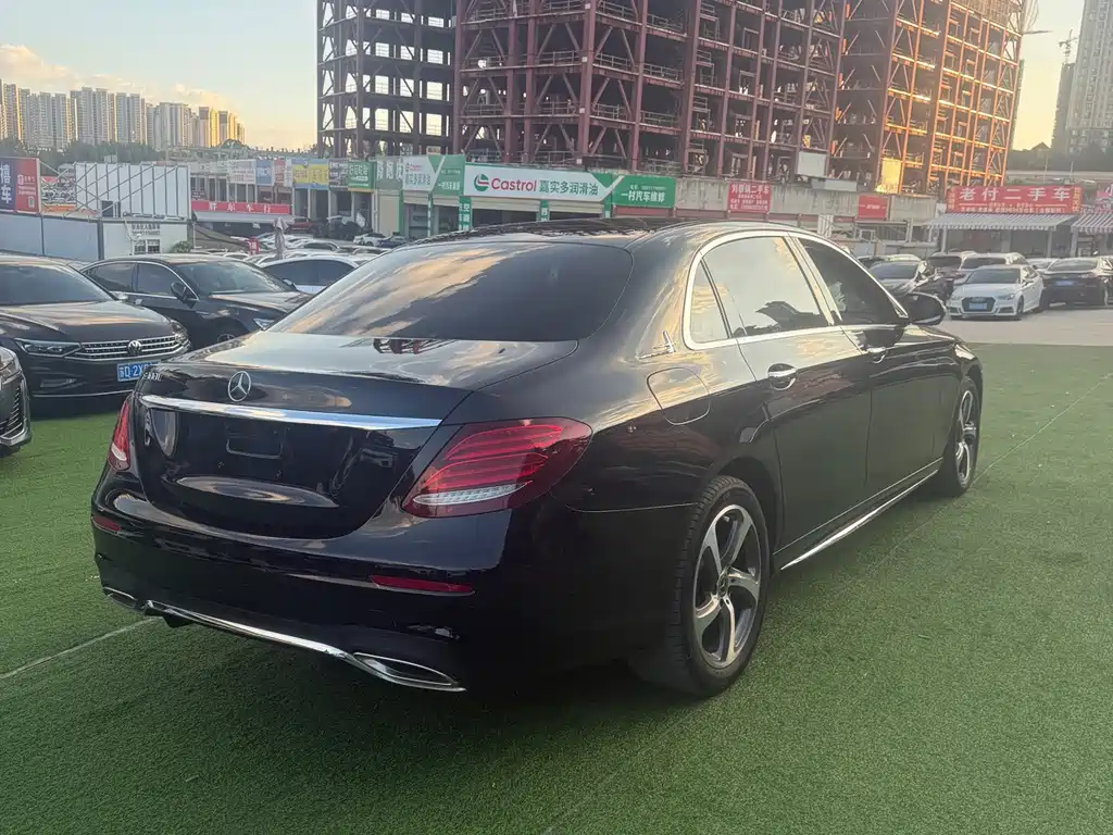 Mercedes-Benz E-Class — миниатюра 9