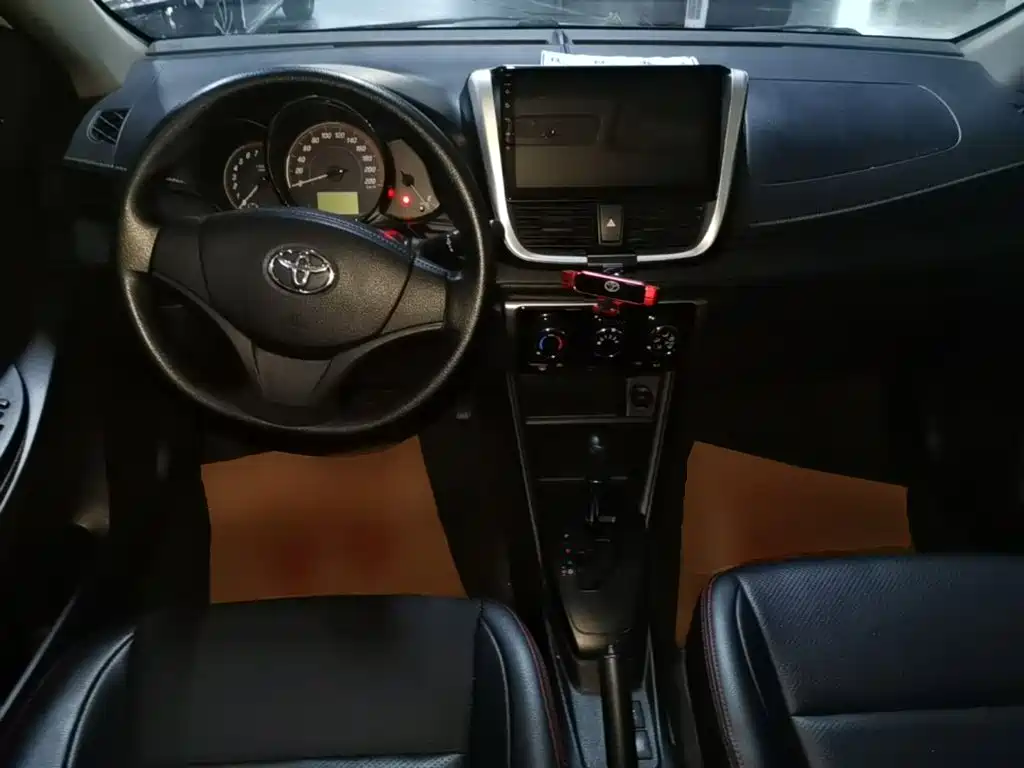 Toyota Yaris L — миниатюра 10