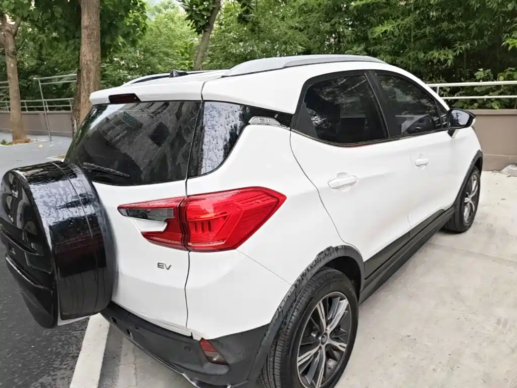 BYD Yuan EV — миниатюра 7