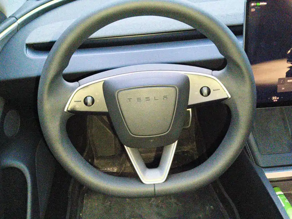 Tesla Model 3 — миниатюра 6