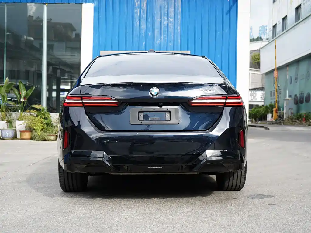BMW 5 Series — миниатюра 8