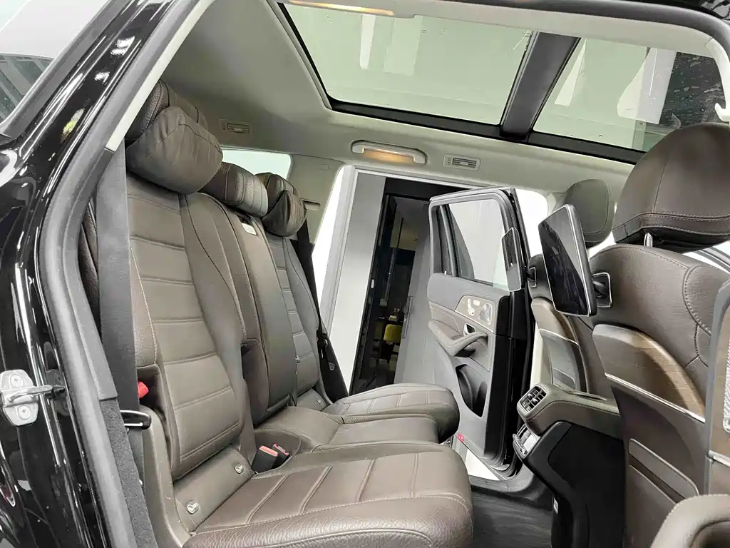 Mercedes-Benz GLS — миниатюра 8