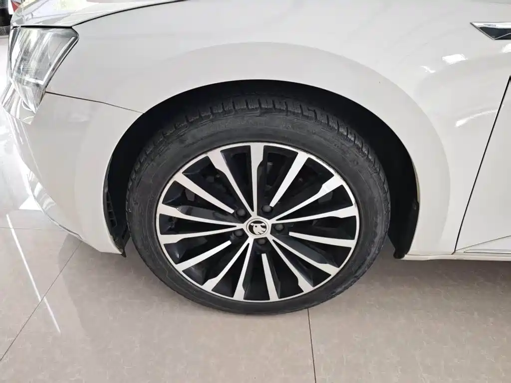 Skoda Superb — миниатюра 23